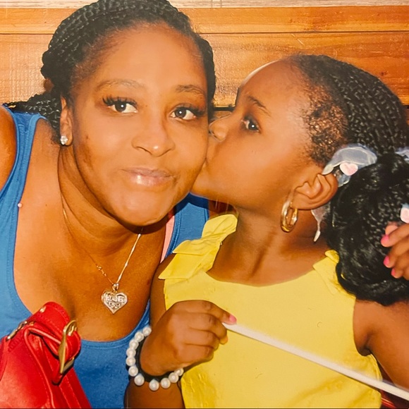 Meet your Posher, Latasha - Picture 2 of 10